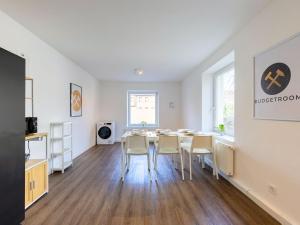a kitchen and dining room with a table and chairs at BudgetRoom 3 BR perfect for Teams in Castrop-Rauxel