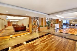 Area lobi atau resepsionis di Bof Hotels Ceo Suites Atasehir