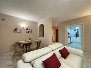 a living room with a white couch and a table at La casetta in Pontedera