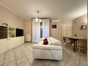 a living room with a white couch and a table at La casetta in Pontedera