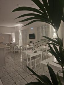 Restaurant o un lloc per menjar a Anthousa Hotel 53 fotos més
