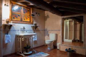 Kúpeľňa v ubytovaní Casa Rural Finca Umbría + 15 fotografií
