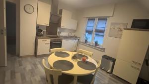 a kitchen with a table and chairs in a room at Ferienwohnung auf dem Traumpfad in Ettringen