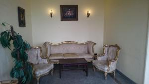 a living room with a couch and two chairs at Royal Crown Hotel عائلات فقط in Alexandria
