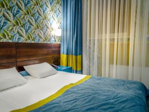 Postel nebo postele na pokoji v ubytování Road Star Hotel
