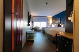 a hotel room with a bedroom with a bed and a desk at Tru By Hilton Hazleton in Hazleton +20 photos