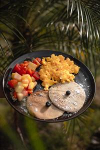 a plate of food on a table with a plate of food at MAKAI BEACH HOSTEL in Punta de Piedra