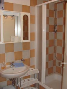 a bathroom with a sink and a shower at Apartments Villa Seeblick in Baabe +17 photos
