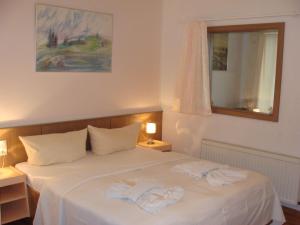 a bedroom with a bed with two towels on it at Apartments Villa Seeblick in Baabe