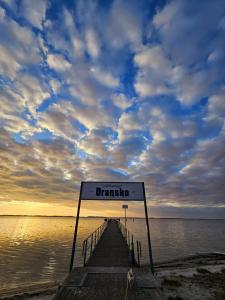 a wooden pier with a sign that reads dramatic at Ferienwohnung Sternenhimmel in Dranske