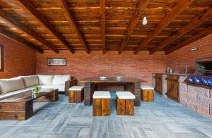 a living room with a couch and a table at Wellness Vila Žakovce s bazénom in Veľká Lomnica