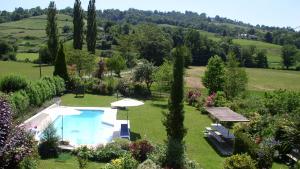 an aerial view of a garden with a swimming pool at Maison Lasmarenx chambres d'hôtes in Jurançon
