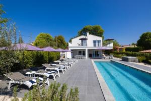 a villa with a swimming pool and lounge chairs at Casa Belladonna by Briskva in Višnjan