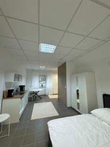 a room with a bed and a kitchen and a kitchen at Ecke's Apartment in Hüllhorst