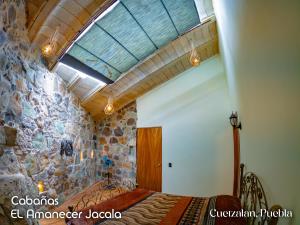 a bedroom with a bed and a skylight at Cabañas el amanecer Jacala in Cuetzalán del Progreso