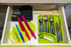 a lunch box with utensils on a table at Studio 7 in Novi Sad +37 photos