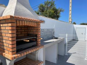 a brick oven on the side of a building at Casa Miamar I in Campano