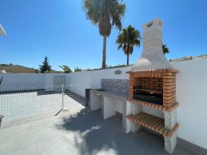a brick oven sitting on top of a patio at Casa Miamar II in Campano