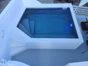 a pool of water in a white bath tub at Filia Bungalow in Archangelos