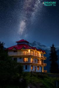 a house at night with the milky way at Adventure valley Rajgundha in Kangra