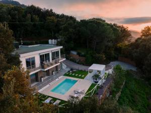 an aerial view of a house with a swimming pool at Luxury Liam Villa with Pool and Sea View - Goelba in Portoferraio