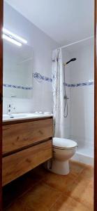 a bathroom with a toilet and a sink and a tub at Chalet con jardin cerca de la playa in Can Pastilla +10 photos