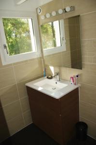 a bathroom with a sink and a mirror at Chalet spacieux proche mer in Longeville-sur-Mer