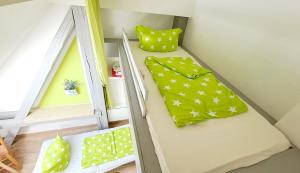 a shelf in a room with a mirror and pillows at Schullandheim Bautzen Burk nahe der Talsperre - Dachkammer deluxe in Bautzen +11 photos