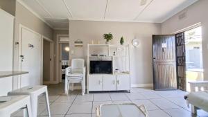 a living room with white furniture and a tv at Sue Casa 3 in Margate