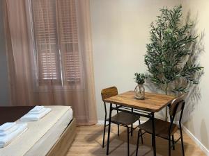 a room with a table and chairs and a bed at Affittacamere Yara 5 Terre in La Spezia