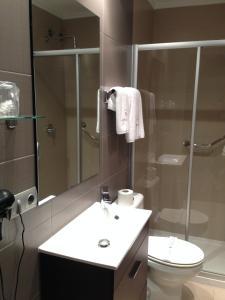 A bathroom at Hotel Oriente