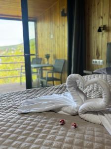 a bed with a heart made out of towels at Makárlux Vendégház in Pécs