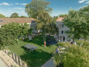 an overhead view of a garden with a ping pong table at Tamaris in La Jarrie