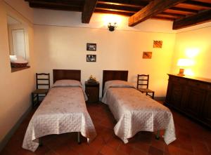 a bedroom with two beds in a room at Casale Mocali in Fattoria del Mulinaccio +20 photos