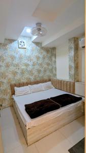 a bedroom with a large bed with floral wallpaper at KSHIPRA GUEST HOUSE in Ujjain +64 photos