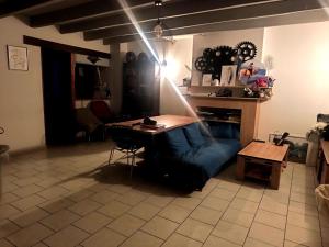a living room with a couch and a table at Une étape tranquille in Drefféac