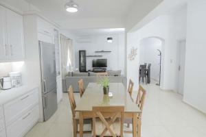 a kitchen and dining room with a table and chairs at Thea Villa in Kokkinos Pirgos