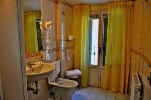 Kylpyhuone majoituspaikassa Hotel Rio