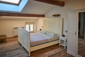 a bedroom with a bed and a skylight at B&Bee alla corte in Dossobuono