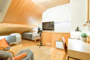a room with two beds and a living room at Alppitalo 3 as 3 in Tahkovuori