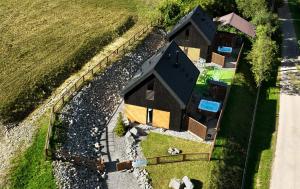 an overhead view of a house with a gravel driveway at Projekt ŚWIT - domki z prywatną jacuzzi i sauną in Żywiec