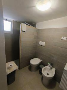 a bathroom with a toilet and a sink at Sea House in Taranto