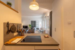 a kitchen with a counter top and a living room at LOFT sull'acqua con vista mozzafiato in Naples
