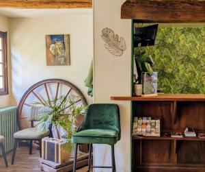 a room with two chairs and a mirror at L'Authentique in Beaumont-le-Roger