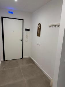 a white room with a door and a basketball hoop at B&B Sparta in Crotone