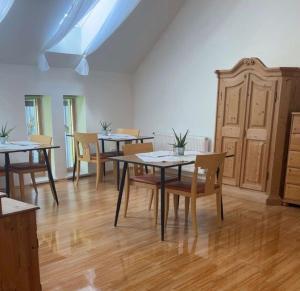 a dining room with tables and chairs and a skylight at Fremdenzimmer Pehn in Ottenschlag