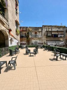 a group of benches sitting in a courtyard at MARVIT CENTRAL LUXURY in Naples