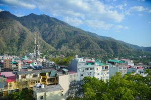 a view of a city with mountains in the background at Bunk Hostel Tapovan in Rishīkesh