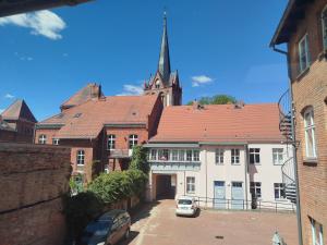 a white car parked in front of a building with a church at Ferienwohnung Friederike Luise in Bad Freienwalde