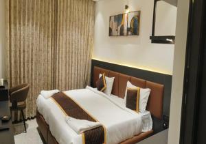 a bedroom with a large bed in a room at K R GRAND in Vijayawāda